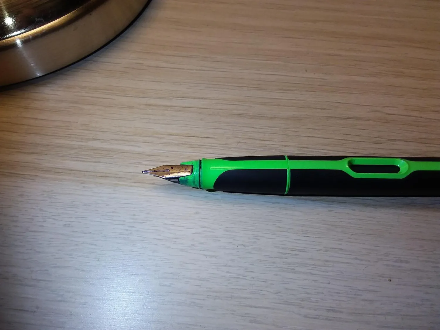 Pelikan Style Neon Füllhalter M-Feder
