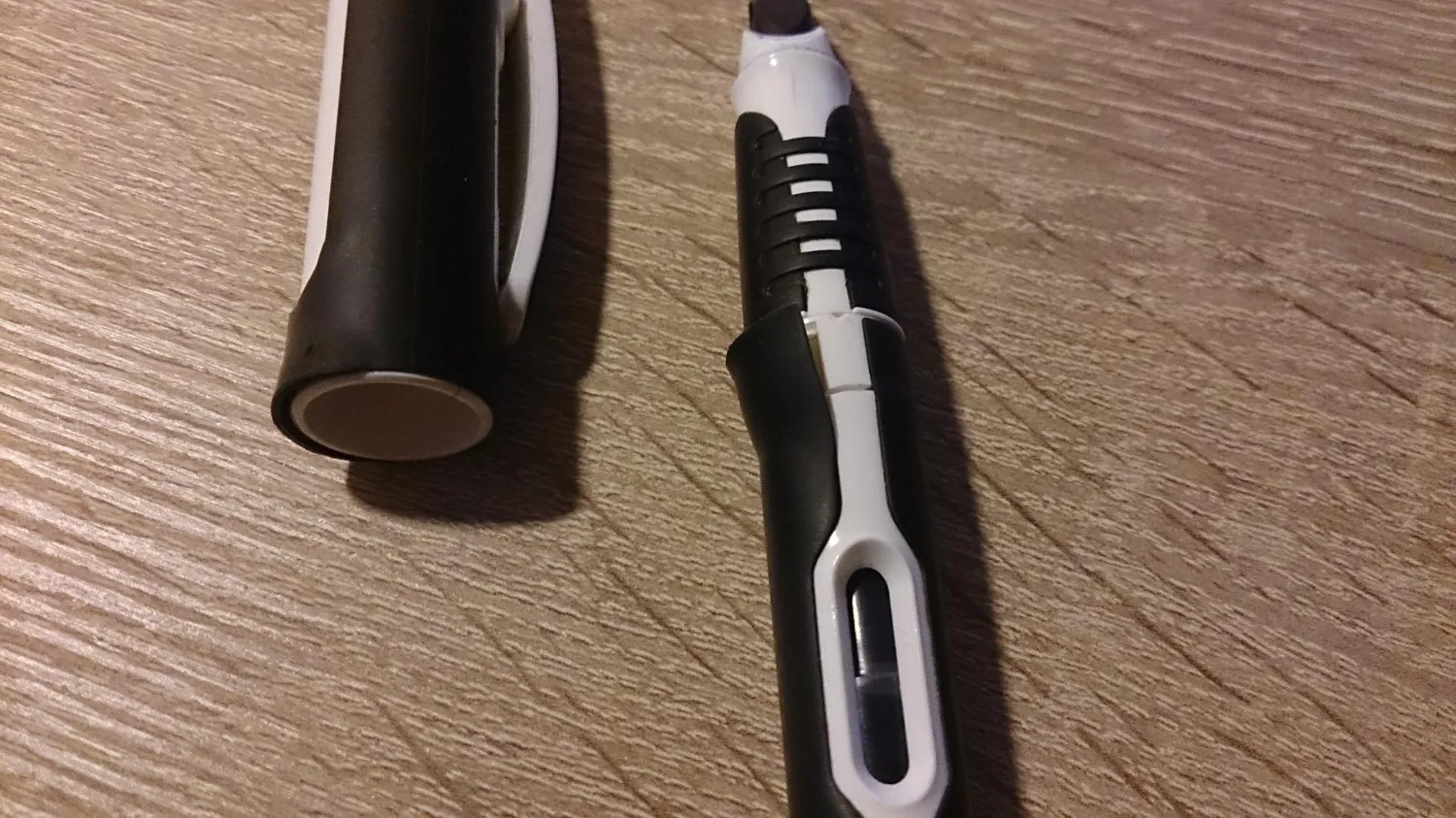 Pelikan Style Neon Füllhalter M-Feder