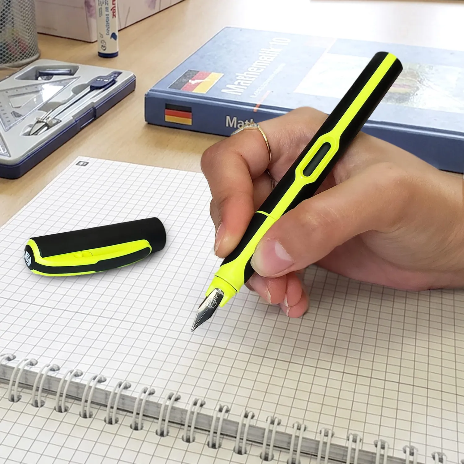 Pelikan Style Neon Füllhalter M-Feder